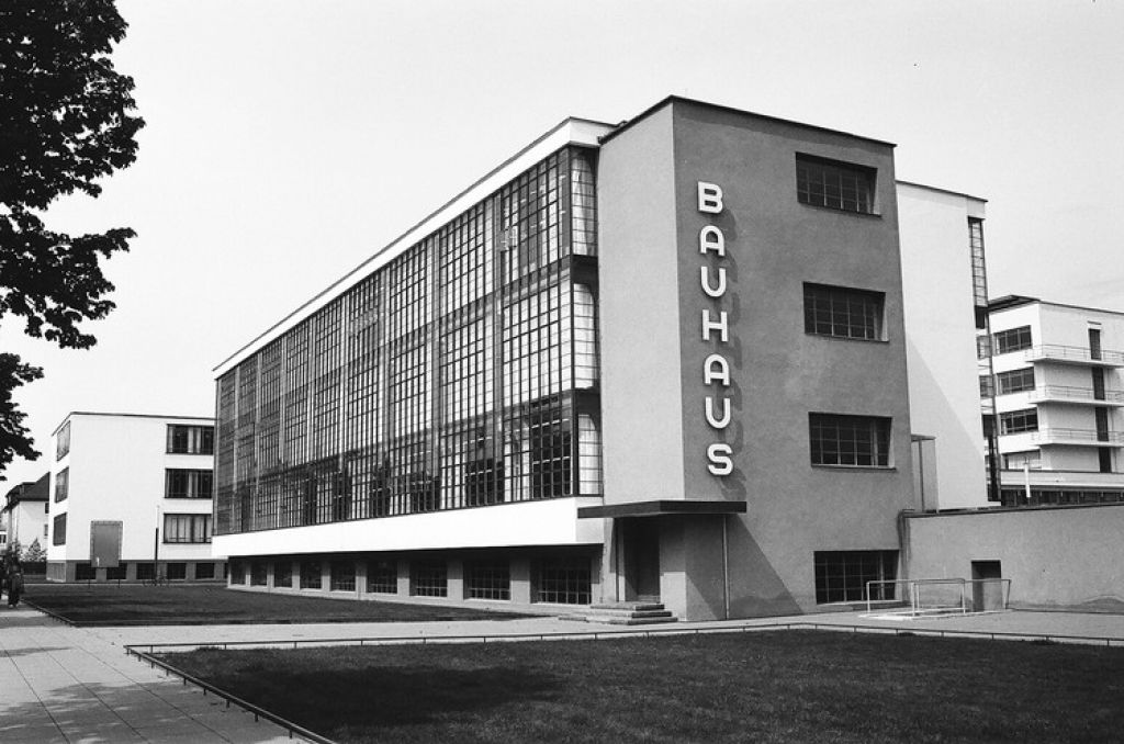 Google celebra 100 anos da escola artística Bauhaus em novo Doodle